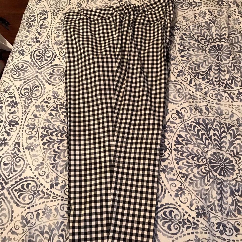 Woman’s plus size 22W checks so comfortable and stylish. Talbots